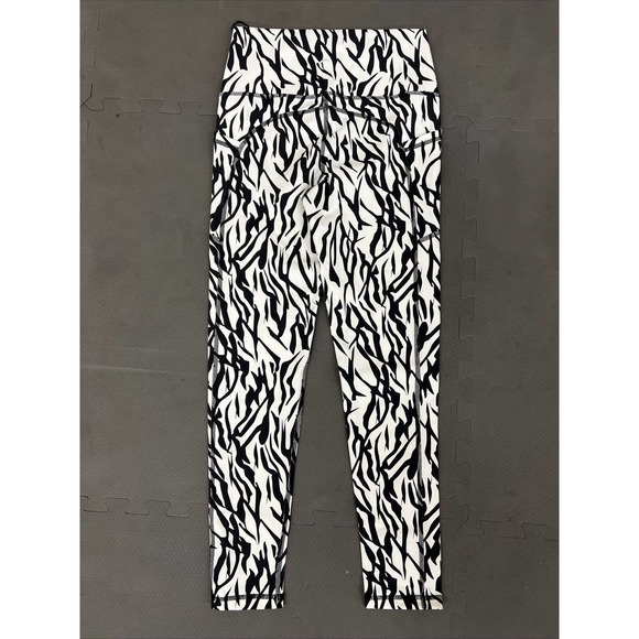 Zyia Active Safari Pocket Brilliant Hi-Rise 7/8 Leggings 24" Women's Size 6-8 - Picture 2 of 11